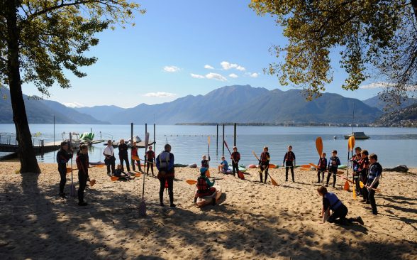 Canoteurs sur l'accès au lac au Centro Sportive im Tessin; Photo: CST / Ti-Press